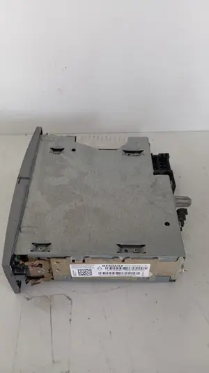 Foto de SISTEMA AUDIO / RADIO CD RENAULT SCENIC II (JM) referencia 8200 562 686 --B foto 3