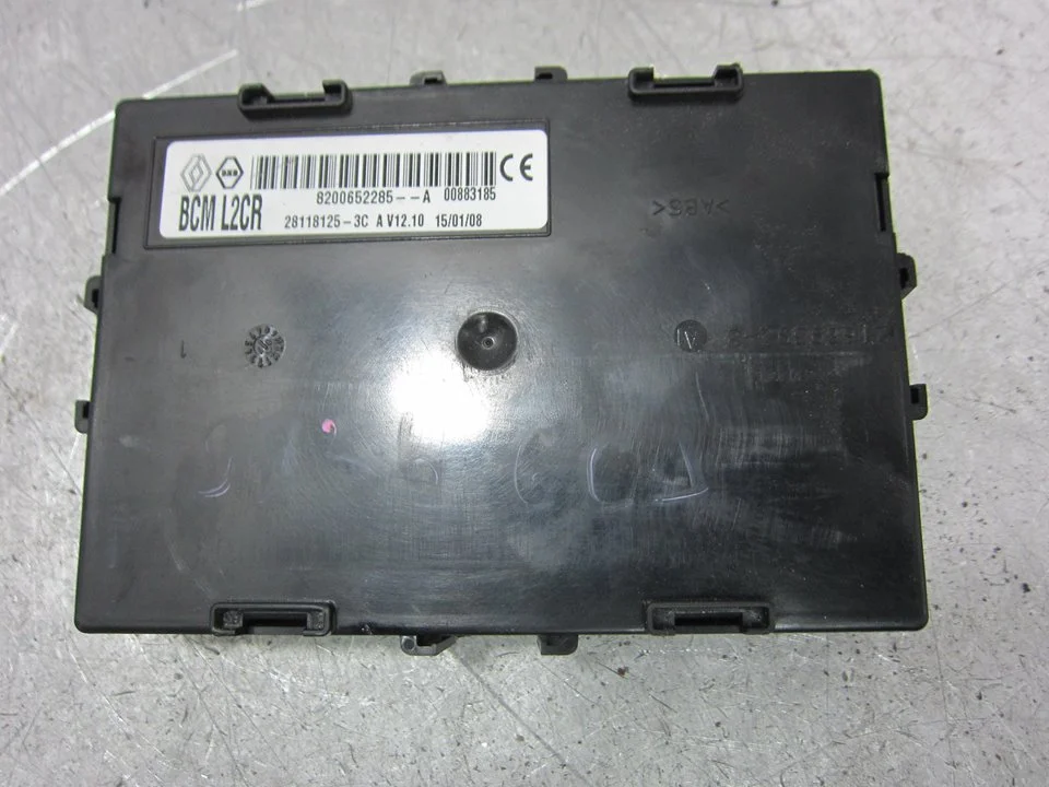 Foto de CAJA RELES / FUSIBLES RENAULT CLIO III 1.5 dCi Diesel (68 CV / 50 KW) referencia 8200652285