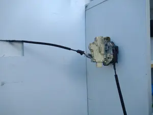 Foto de CERRADURA PUERTA DELANTERA IZQUIERDA VOLKSWAGEN PASSAT BERLINA (3C2) 2.0 TDI (140 CV / 103 KW) referencia 3c1837015a foto 3
