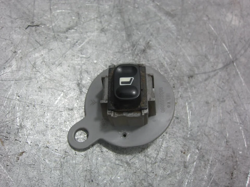 Foto de MANDO ELEVALUNAS TRASERO DERECHO CITROEN XSARA BERLINA 2.0 HDi CAT (RHY / DW10TD) (90 CV / 66 KW) referencia 9638569080