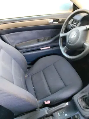 Foto de MANDO ELEVALUNAS DELANTERO IZQUIERDO AUDI A6 BERLINA (4B2) 1.8 20V Turbo (150 CV / 110 KW)