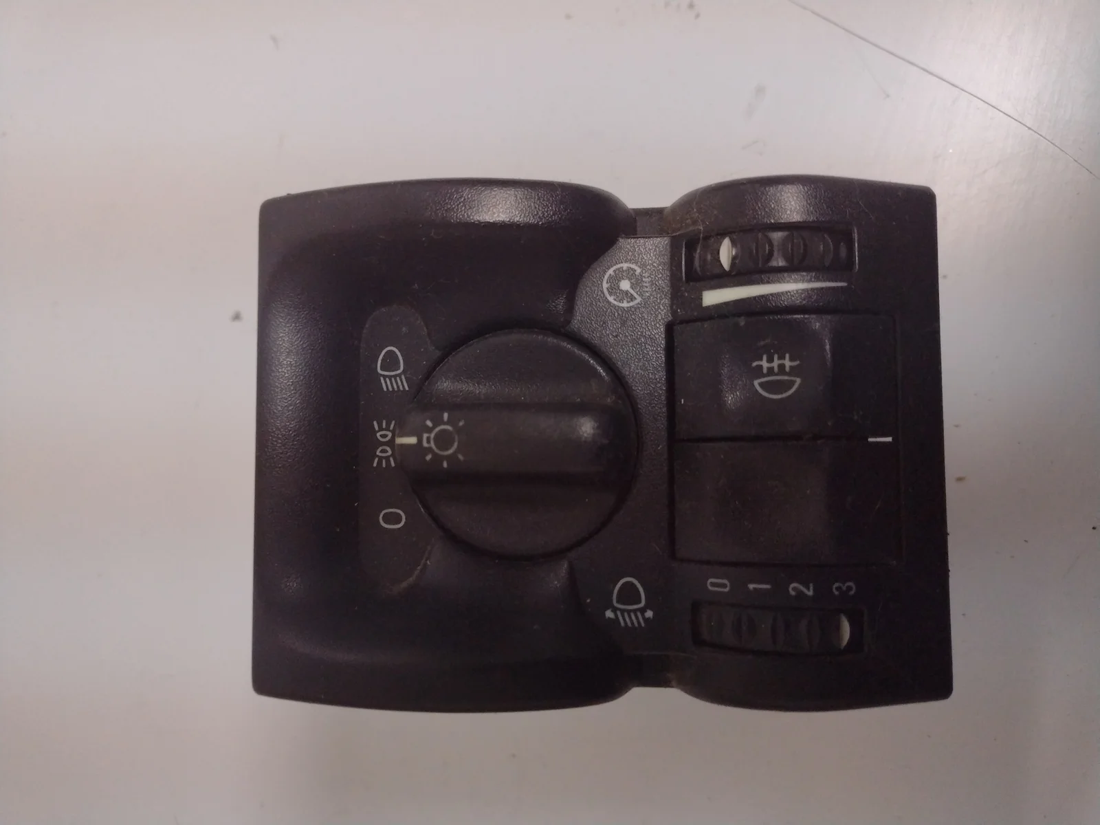 Foto de MANDO LUCES OPEL VECTRA B BERLINA 2.0 DTI (101 CV / 74 KW) referencia 90504968