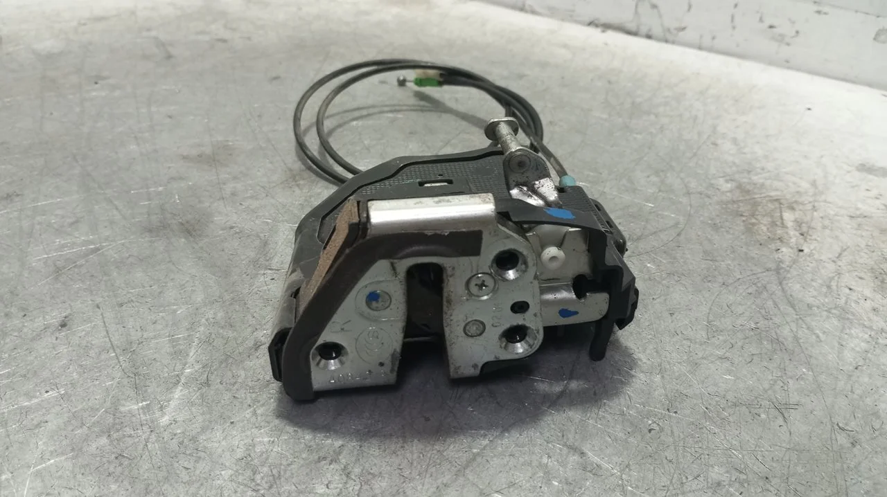 Foto de CERRADURA PUERTA TRASERA DERECHA TOYOTA VERSO (AUR2/ZGR2) 1.6 D-4D CAT (112 CV / 82 KW) referencia A084219