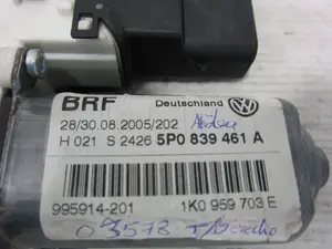 Foto de MOTOR ELEVALUNAS TRASERO DERECHO SEAT ALTEA (5P1) 2.0 TDI (140 CV / 103 KW) referencia 5P0839461A foto 3