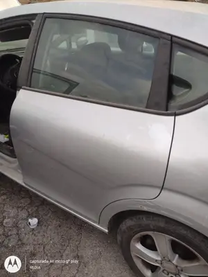 Foto de PUERTA TRASERA IZQUIERDA SEAT LEON (1P1) 1.9 TDI (105 CV / 77 KW) referencia 1P0833055