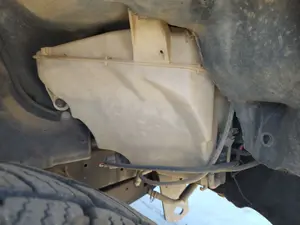 Foto de DEPOSITO LIMPIA TOYOTA LAND CRUISER (J9) 3.0 Turbodiesel (125 CV / 92 KW) foto 2