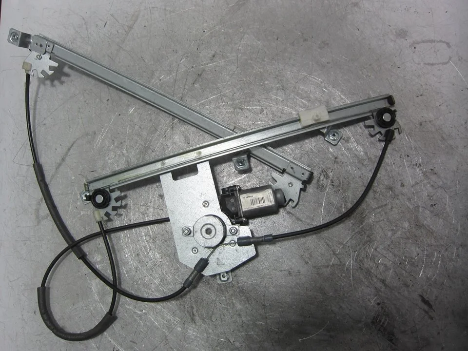 Foto de ELEVALUNAS DELANTERO DERECHO RENAULT CLIO III 1.5 dCi Diesel CAT (86 CV / 63 KW) referencia 400739