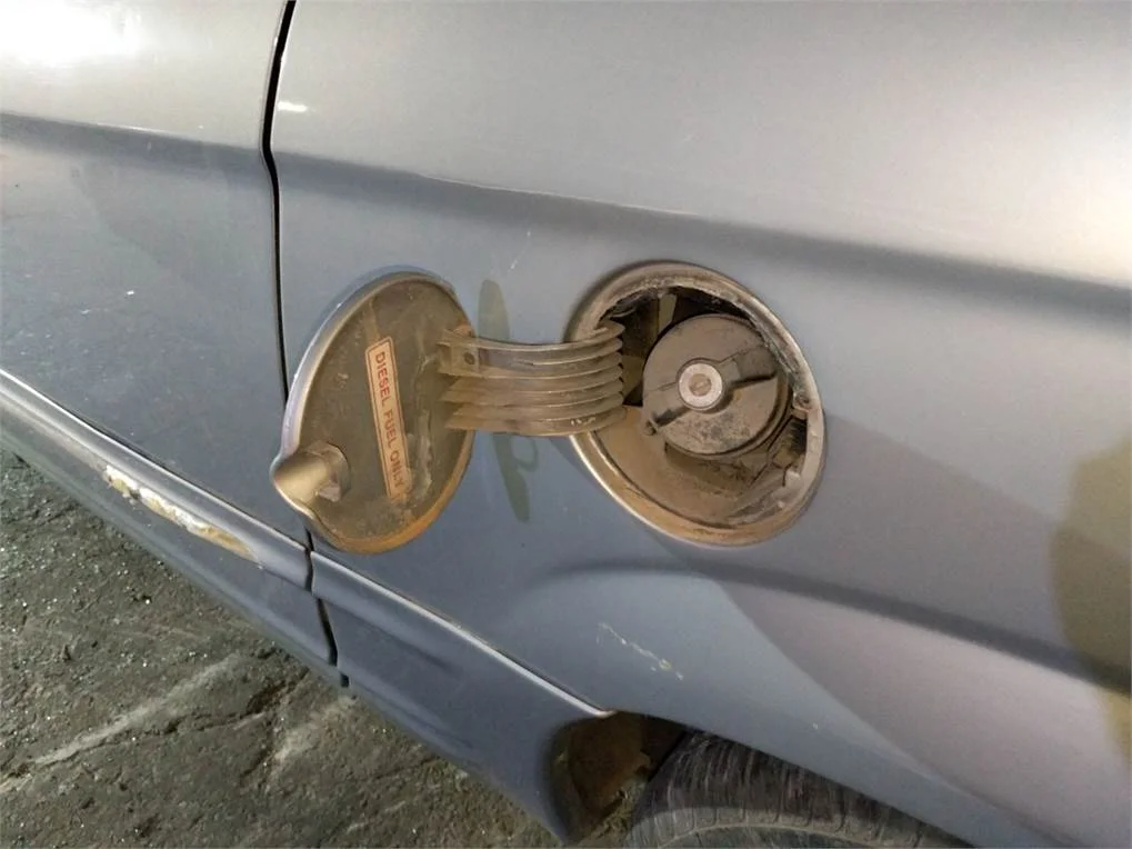 Foto de TAPA EXTERIOR COMBUSTIBLE CHRYSLER VOYAGER (RG)