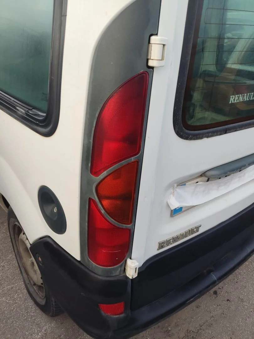 Foto de PILOTO TRASERO IZQUIERDO RENAULT KANGOO I (F/KC0) 1.2 (58 CV / 43 KW)