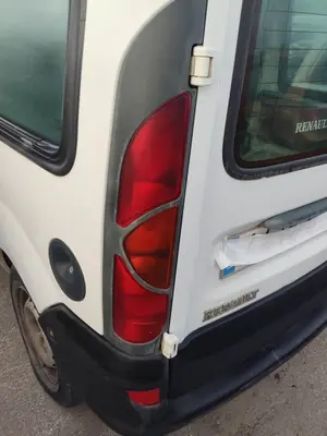 Foto de PILOTO TRASERO IZQUIERDO RENAULT KANGOO I (F/KC0) 1.2  (58 CV / 43 KW)