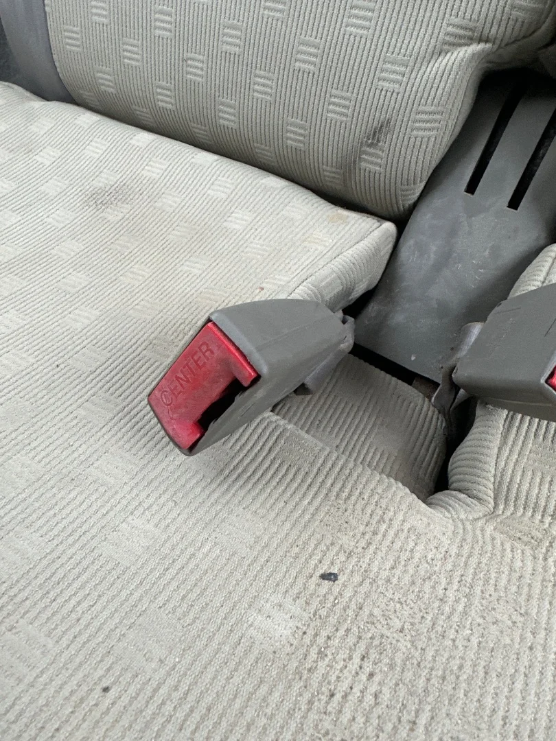 Foto de ENGANCHE CINTURON TRASERO DERECHO NISSAN MICRA (K12E) 1.2 CAT (65 CV / 48 KW)