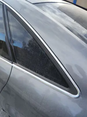 Foto de LUNA CUSTODIA TRASERA IZQUIERDA AUDI A6 BERLINA (4B2) 2.4 V6 30V (165 CV / 121 KW)