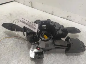 Foto de MANDO MULTIFUNCION FORD FOCUS BERLINA (CAK) 1.8 16V CAT (116 CV / 85 KW) referencia 98AG13335BG foto 5