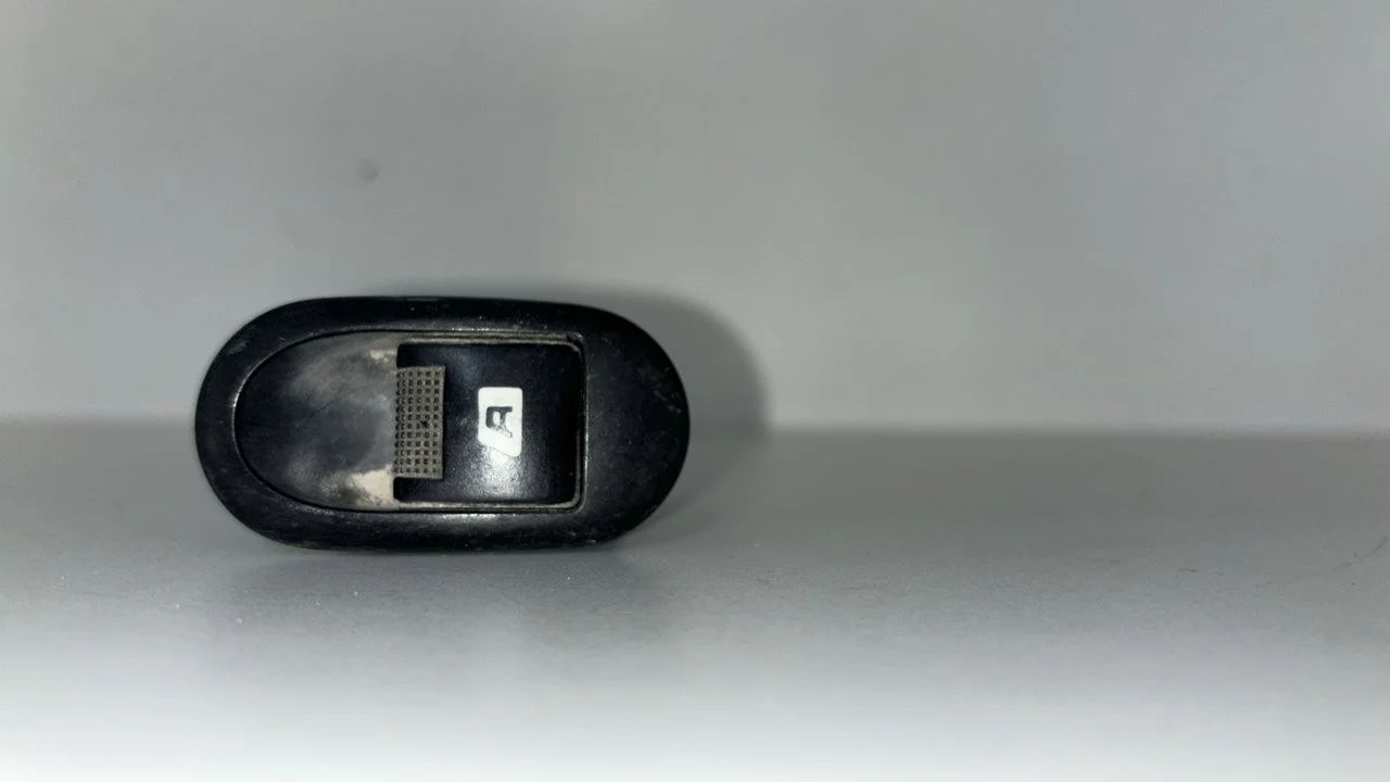 Foto de MANDO ELEVALUNAS DELANTERO IZQUIERDO CITROEN C2 referencia 96401469XT