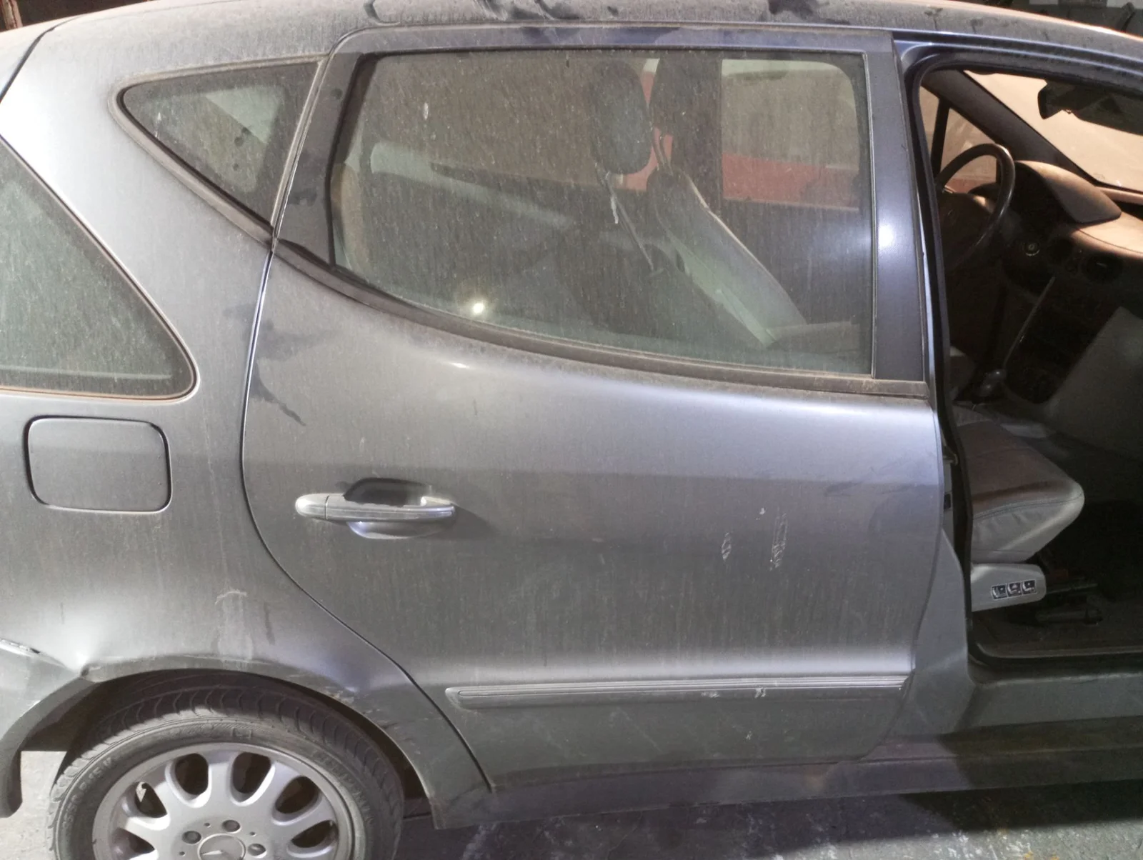 Foto de PUERTA TRASERA DERECHA MERCEDES-BENZ CLASE A (BM 168)