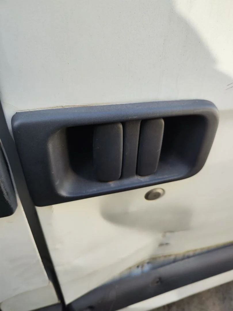 Foto de MANETA EXTERIOR LATERAL IZQUIERDA NISSAN INTERSTAR (X70) 2.5 dCi Diesel CAT (114 CV / 84 KW)