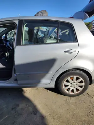Foto de PUERTA TRASERA IZQUIERDA VOLKSWAGEN GOLF PLUS V (5M1) 1.9 TDI (105 CV / 77 KW)