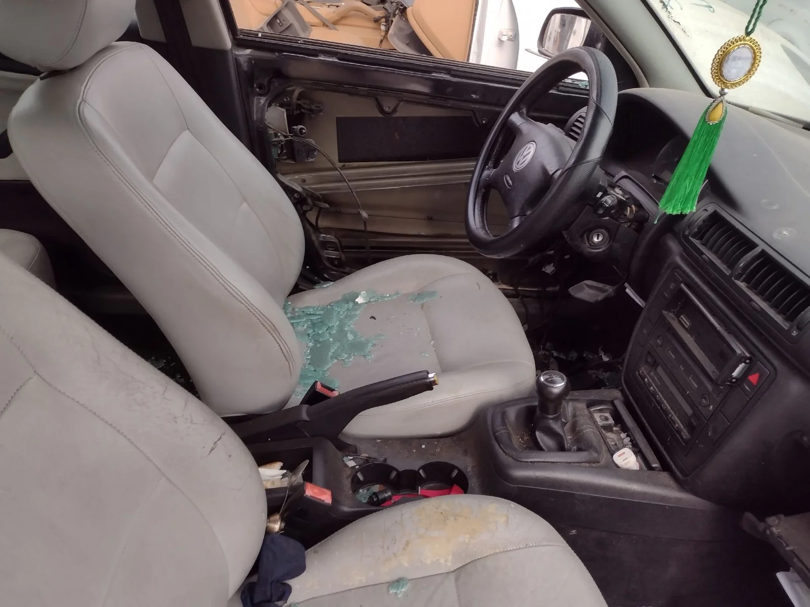 Foto de AIRBAG LATERAL IZQUIERDO VOLKSWAGEN PASSAT BERLINA (3B3) 1.9 TDI (131 CV / 96 KW) referencia 3B0880241K
