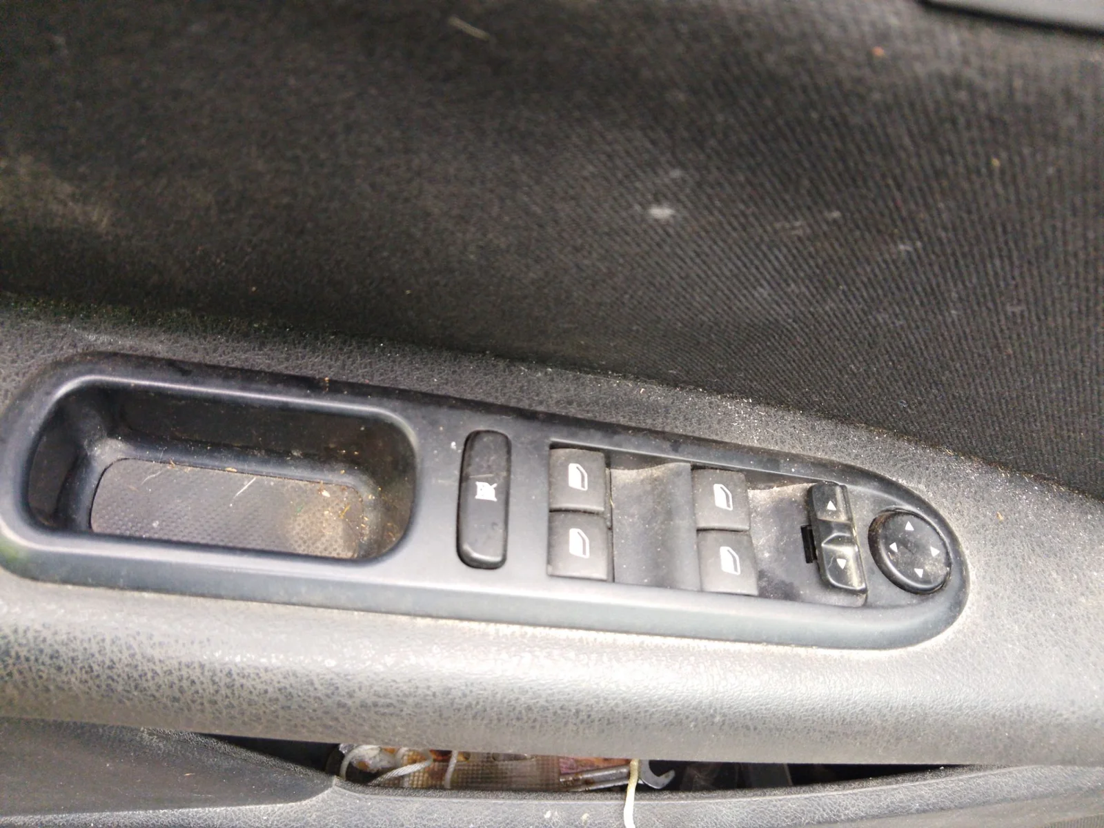 Foto de MANDO ELEVALUNAS DELANTERO IZQUIERDO PEUGEOT 407 2.0 16V HDi FAP CAT (RHR / DW10BTED4) (136 CV / 100 KW)