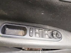 Foto de MANDO ELEVALUNAS DELANTERO IZQUIERDO PEUGEOT 407 2.0 16V HDi FAP CAT (RHR / DW10BTED4) (136 CV / 100 KW)
