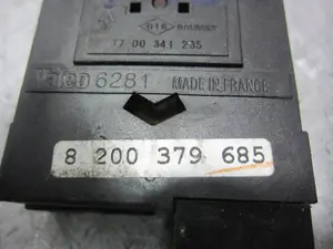 Foto de MANDO REGULACION FAROS RENAULT CLIO III 1.2 (75 CV / 55 KW) referencia 8200379685 foto 5
