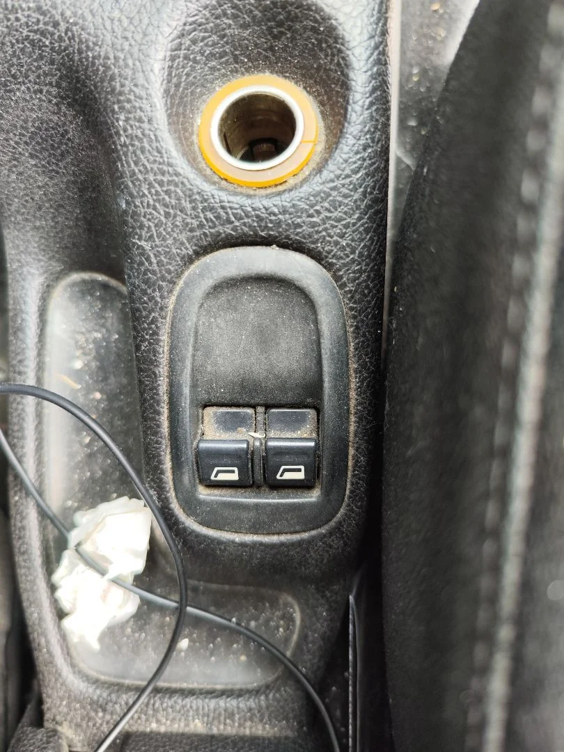 Foto de MANDO ELEVALUNAS DELANTERO IZQUIERDO PEUGEOT 206 1.4 (75 CV / 55 KW)