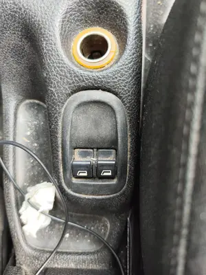 Foto de MANDO ELEVALUNAS DELANTERO IZQUIERDO PEUGEOT 206 1.4  (75 CV / 55 KW)