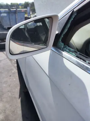 Foto de RETROVISOR IZQUIERDO AUDI A6 BERLINA (4F2) 2.0 TDI (140 CV / 103 KW)
