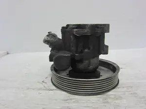 Foto de BOMBA DIRECCION VOLKSWAGEN PASSAT BERLINA (3B3) referencia 059145255 foto 4