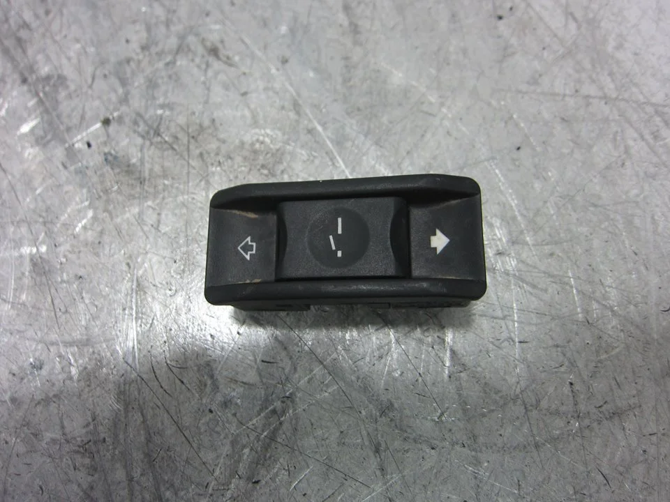 Foto de INTERRUPTOR BMW SERIE 5 BERLINA (E60) 3.0 Turbodiesel CAT (231 CV / 170 KW) referencia 6907288