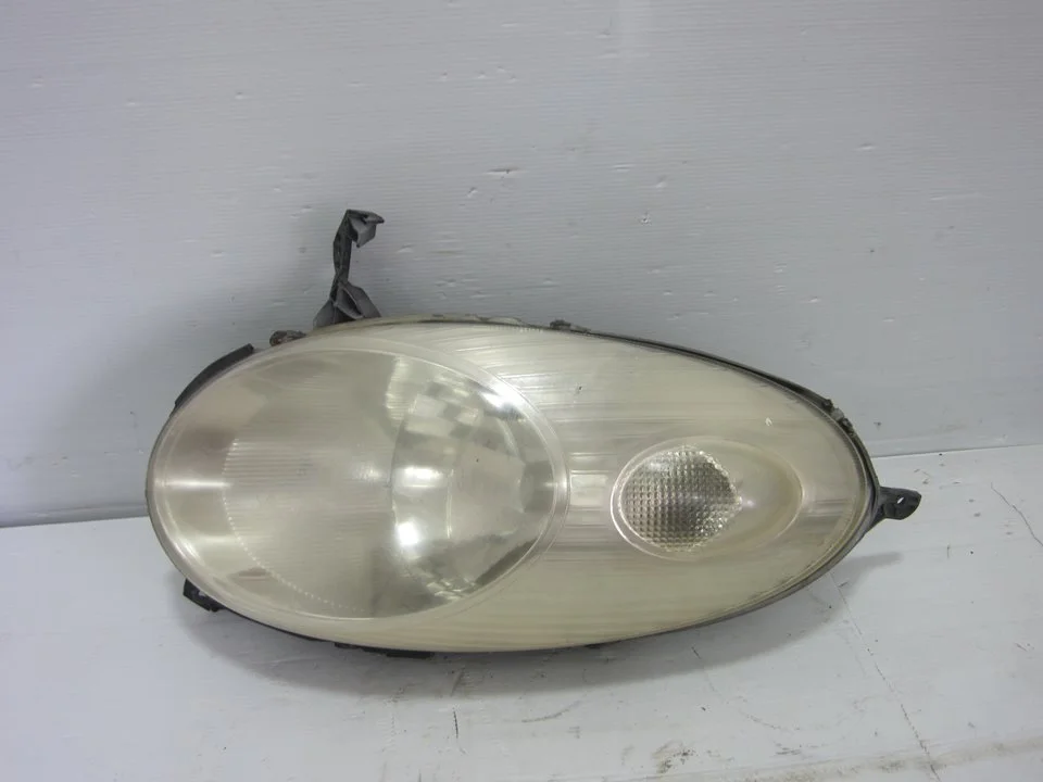 Foto de FARO DERECHO NISSAN MICRA (K12E) referencia 89007102
