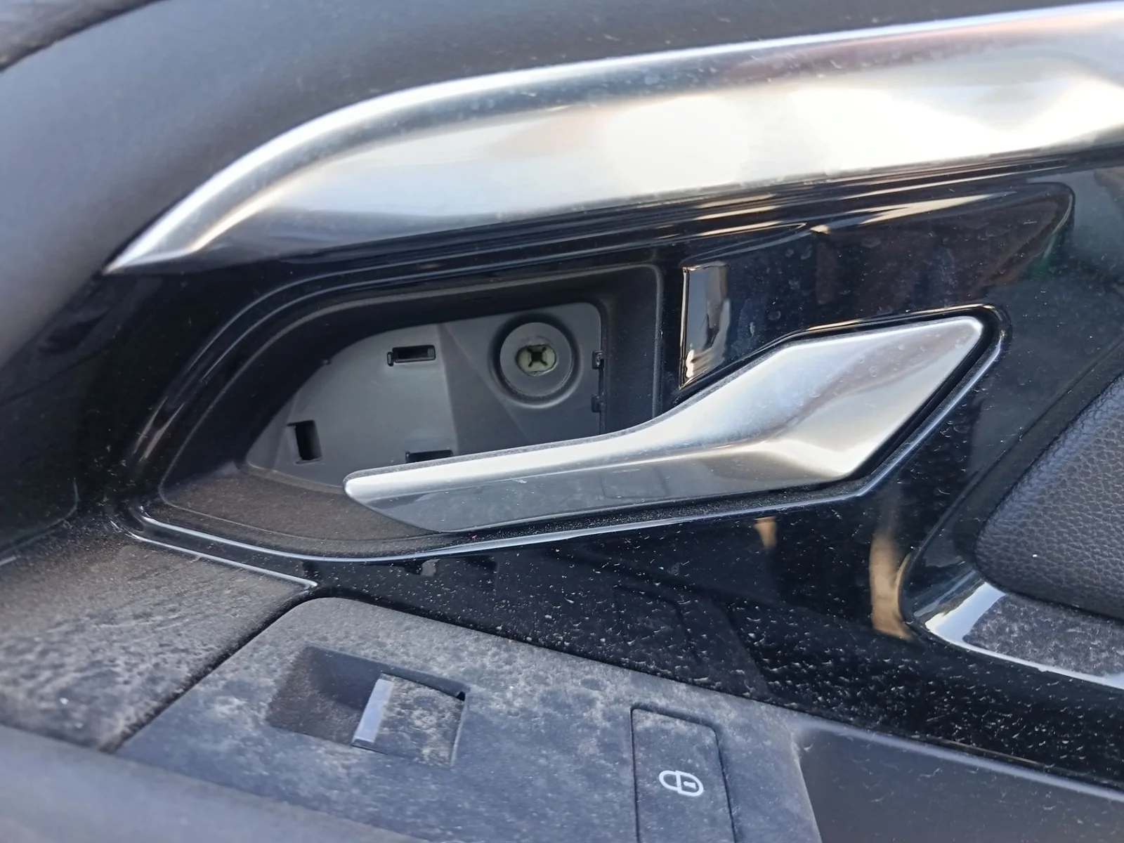 Foto de MANETA INTERIOR DELANTERA DERECHA LAND ROVER RANGE ROVER EVOQUE 2.0 Td4 CAT (150 CV / 110 KW)