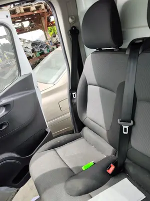 Foto de ASIENTO DELANTERO DERECHO FIAT TALENTO FURGÓN (296) 2.0 Turbodiesel Ecojet (119 CV / 88 KW) foto 3