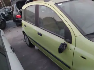 Foto de PUERTA TRASERA DERECHA FIAT II PANDA (169) 1.2 CAT (60 CV / 44 KW) referencia 0046826582