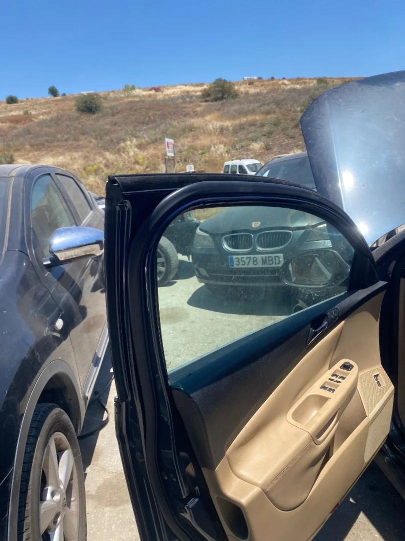 Foto de GOMAS CONTORNO PUERTA VOLKSWAGEN PASSAT BERLINA (3C2) 2.0 TDI (140 CV / 103 KW)