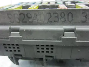 Foto de CAJA RELES / FUSIBLES PEUGEOT 306 3/5 PT. (S1)(01.1993) 1.9 Diesel (68 CV / 50 KW) referencia 9629402380 foto 2