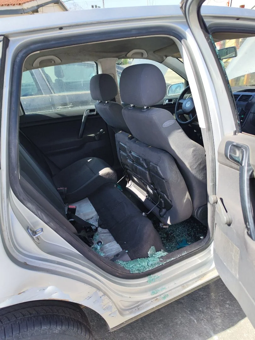 Foto de GOMAS CONTORNO PUERTA VOLKSWAGEN POLO IV (9N1) 1.4 16V (75 CV / 55 KW)