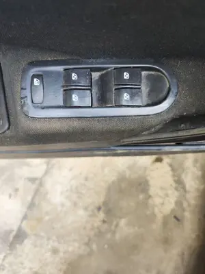 Foto de MANDO ELEVALUNAS DELANTERO IZQUIERDO RENAULT MEGANE II BERLINA 5P 1.6 CAT (113 CV / 83 KW)