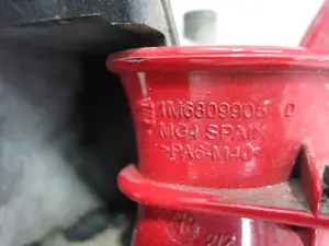 Foto de TAPA EXTERIOR COMBUSTIBLE SEAT LEON (1M1) 1.9 TDI (110 CV / 81 KW) referencia 1M6809905 foto 4