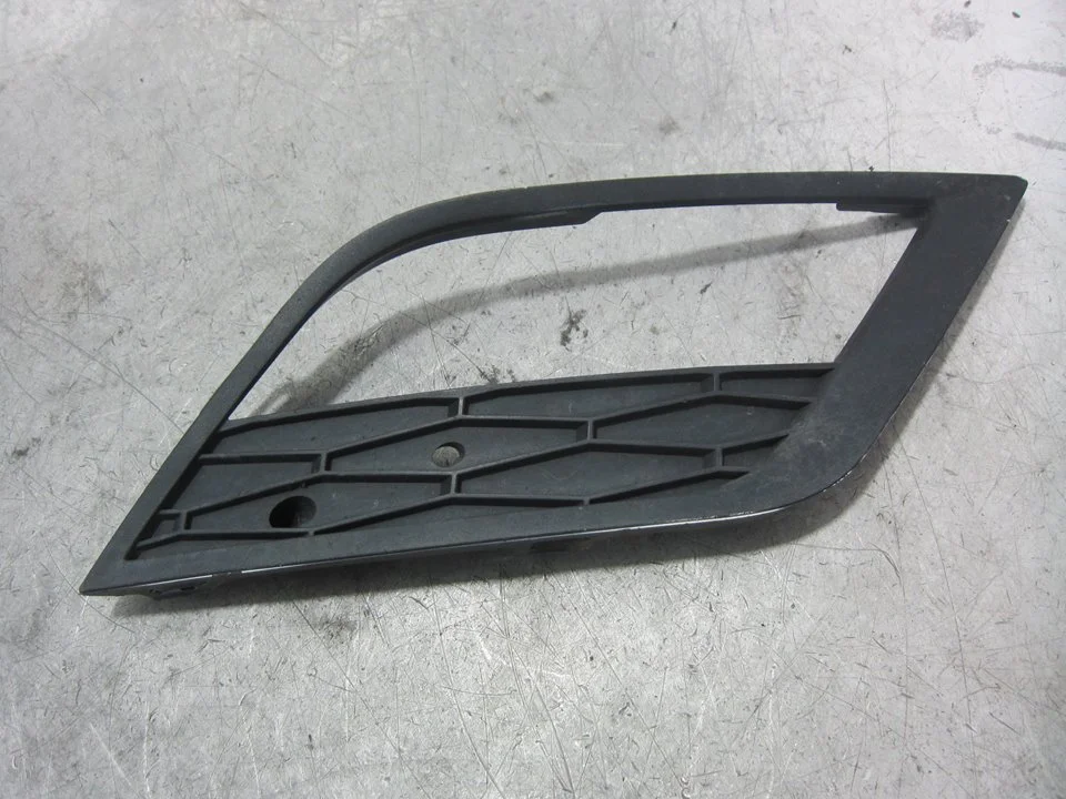 Foto de MOLDURA ANTINIEBLA DERECHA SEAT LEON (5F1) 1.6 TDI (105 CV / 77 KW) referencia 5F0853666A