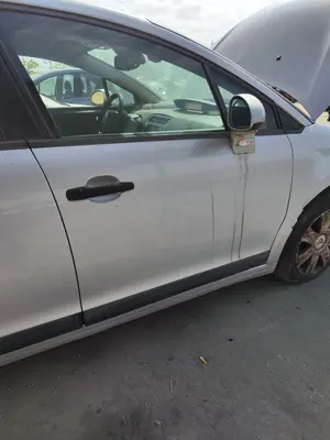 Foto de PUERTA DELANTERA DERECHA CITROEN C4 BERLINA 1.6 16V HDi (90 CV / 66 KW)