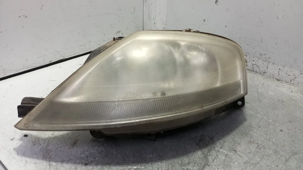 Foto de FARO IZQUIERDO CITROEN C3 1.1 (60 CV / 44 KW) referencia 9647214280