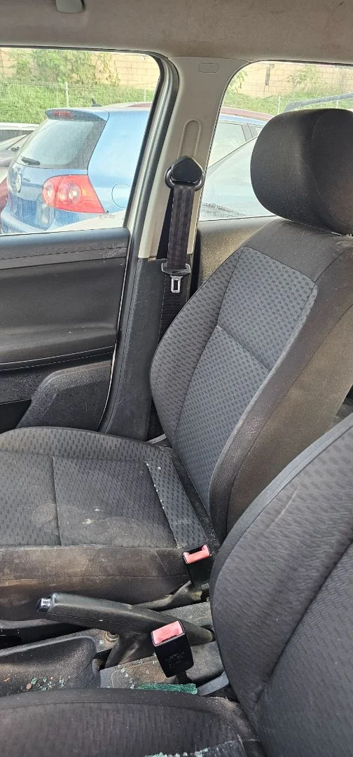 Foto de CINTURON SEGURIDAD DELANTERO DERECHO SKODA FABIA COMBI (5J5) 1.4 TDI (80 CV / 59 KW) referencia 5J1857702B RAA