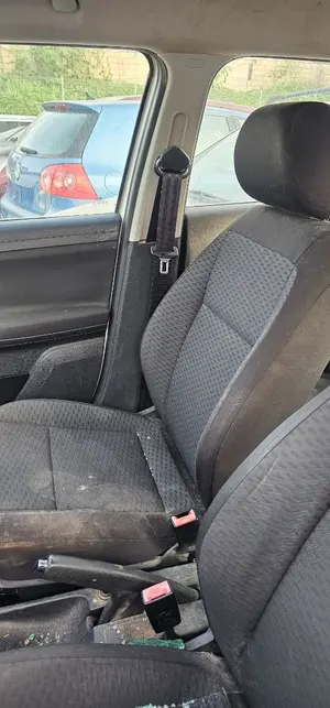 Foto de CINTURON SEGURIDAD DELANTERO DERECHO SKODA FABIA COMBI (5J5) 1.4 TDI (80 CV / 59 KW) referencia 5J1857702B RAA