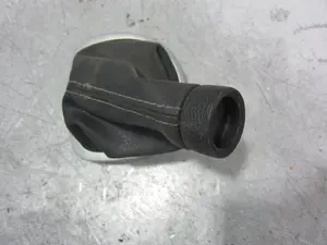 Foto de GUARNECIDOS PALANCA CAMBIO RENAULT CLIO III 1.5 dCi Diesel CAT (86 CV / 63 KW) referencia 3RG 25607