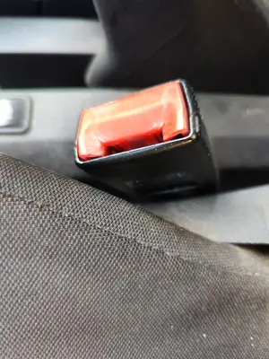 Foto de ENGANCHE CINTURON DELANTERO IZQUIERDO SEAT CORDOBA BERLINA (6L2) 1.9 TDI (131 CV / 96 KW)