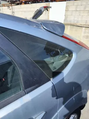 Foto de LUNA CUSTODIA TRASERA IZQUIERDA FORD FOCUS BERLINA (CAP) 1.8 TDCi Turbodiesel CAT (116 CV / 85 KW)