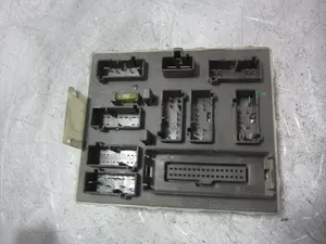 Foto de CAJA RELES / FUSIBLES FORD FOCUS BERLINA (CAK) 1.6 16V CAT (101 CV / 74 KW) referencia 2M5T14A073AB foto 5