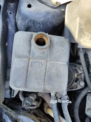 Foto de DEPOSITO EXPANSION FORD FOCUS C-MAX (CAP)(2003) 1.8 TDCi Turbodiesel CAT (116 CV / 85 KW) referencia 1425193 foto 2