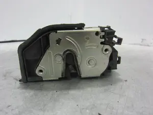 Foto de CERRADURA PUERTA TRASERA DERECHA BMW SERIE 1 BERLINA (E81/E87) 1.6 16V CAT (116 CV / 85 KW) referencia 7167076 foto 3